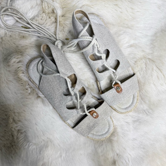 Michael Kors Lace Up Espadrille Sandals Beige Canvas Size 8 Gladiator - Picture 2 of 6
